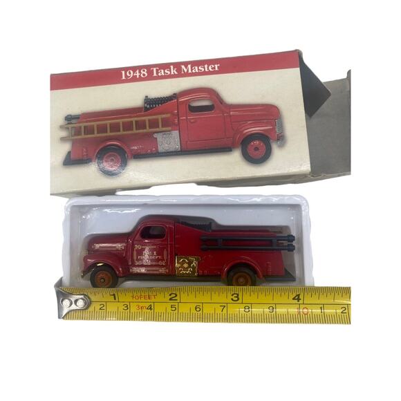Readers Digest 1/64 Scale 1948 Task Master Red Fire Engine 1999 Diecast NIB - Picture 4 of 6
